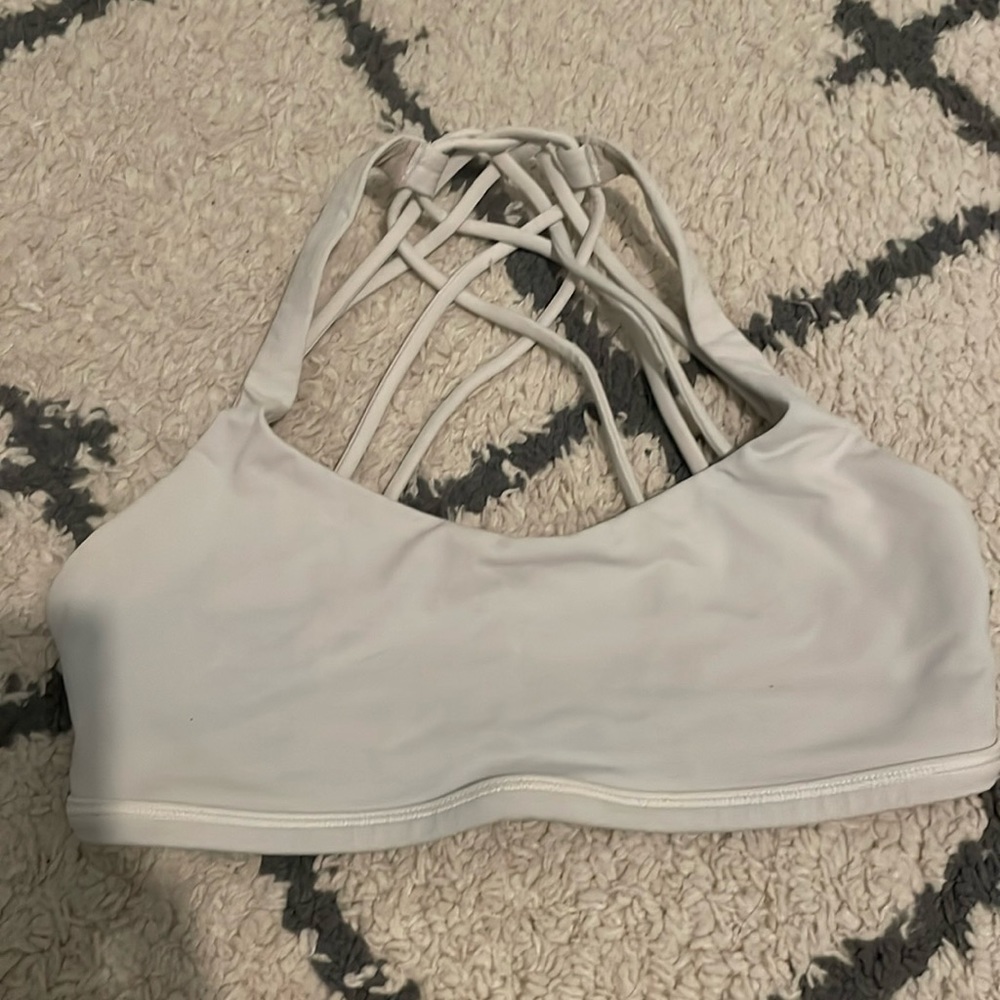 White lululemon sports bra
